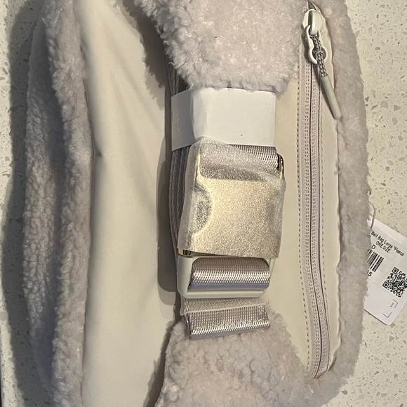 lululemon belt bag white sherpa NWT Lululemon Everywhere Sherpa Fleece Belt Bag Natural white Ivory Trench